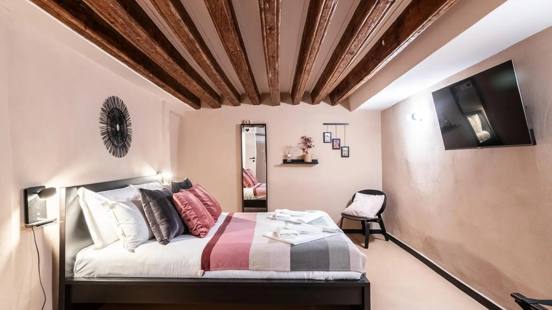 Giano Host - San Bernardo Apartman Genova