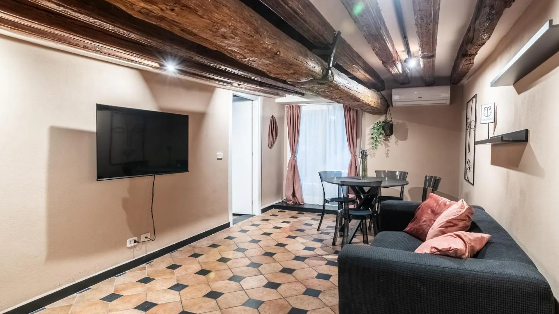 Giano Host - San Bernardo Apartment Genoa Italy