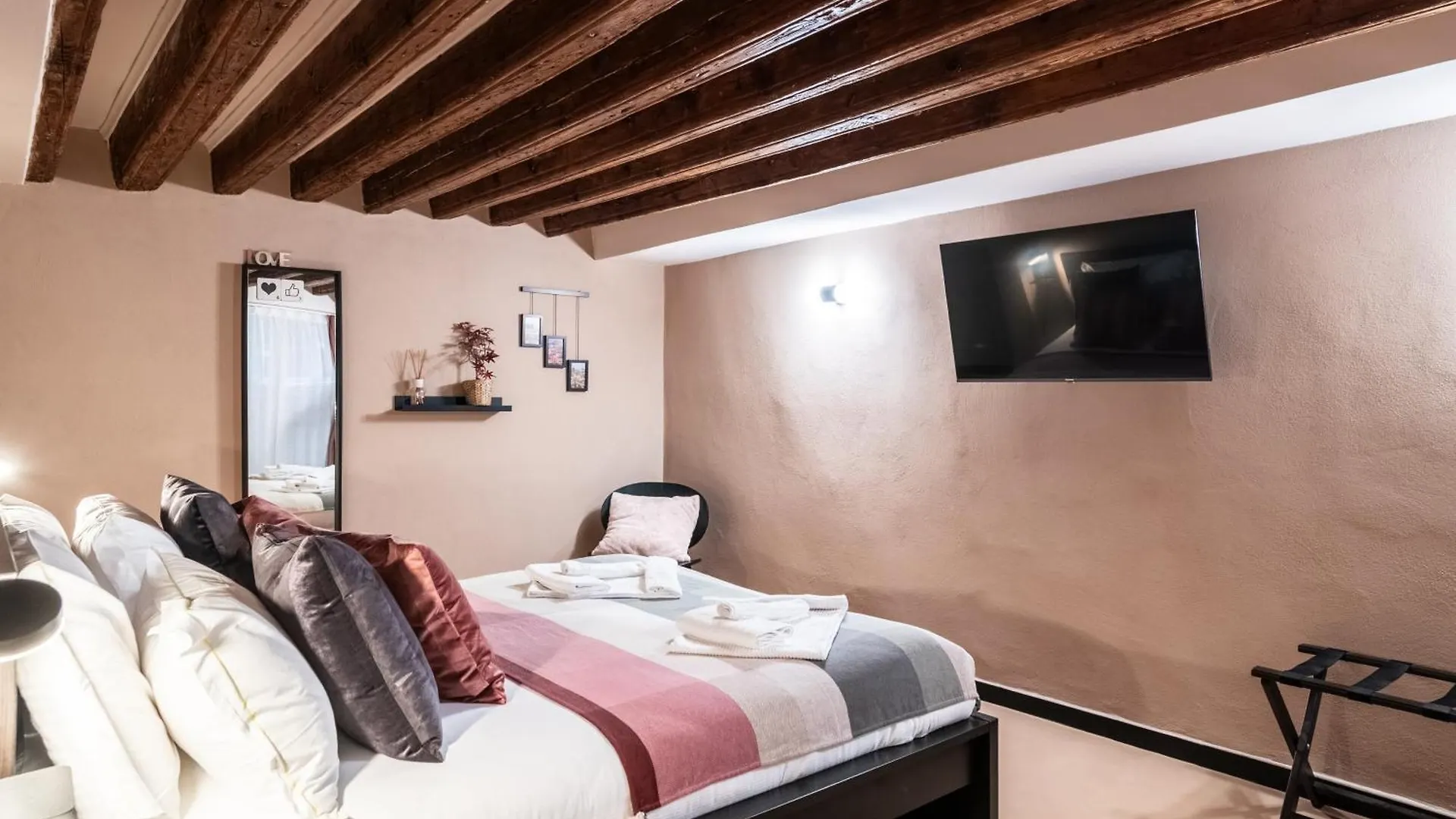 Giano Host - San Bernardo Apartment Genoa